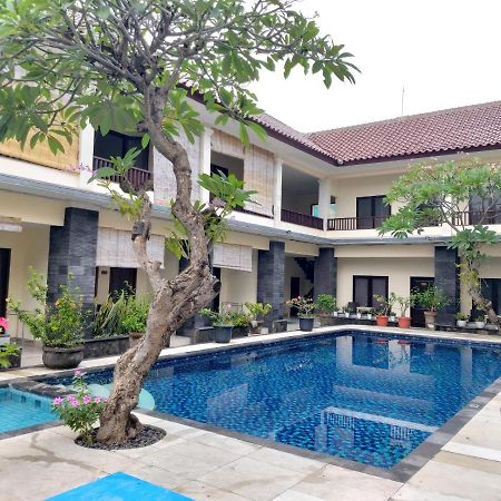 Radha Bali Hotel Кута Екстер'єр фото