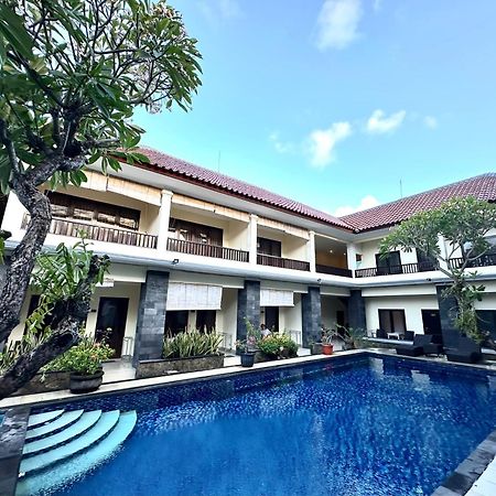 Radha Bali Hotel Кута Екстер'єр фото