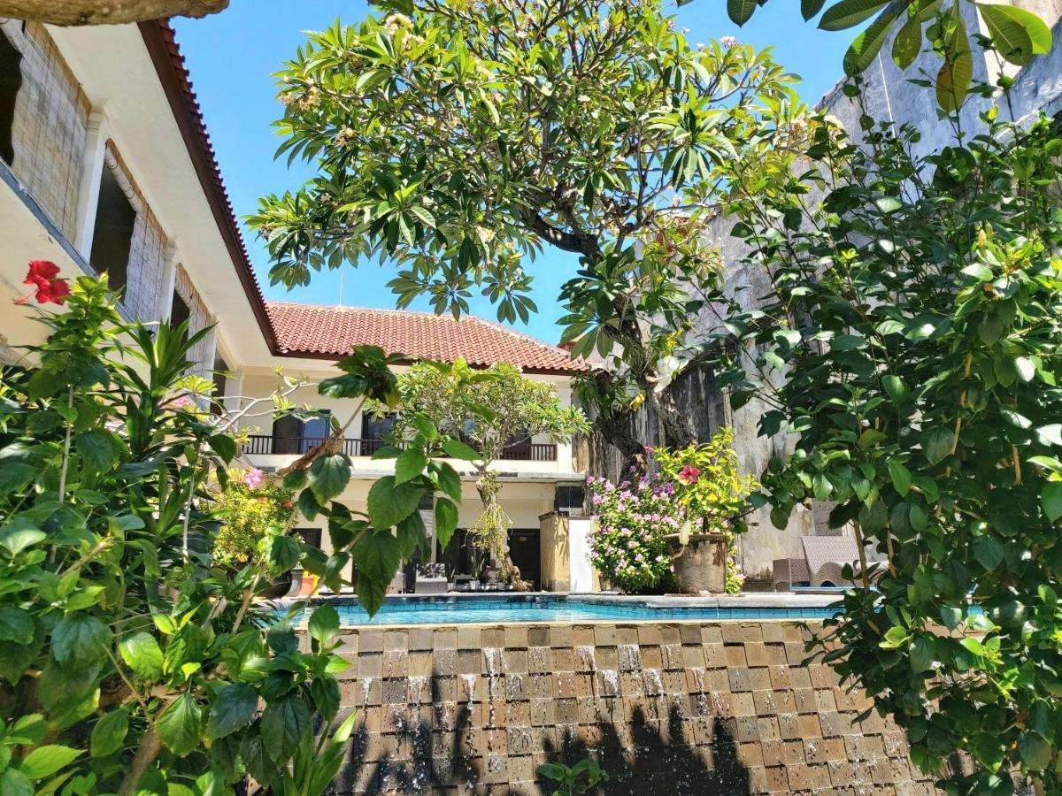 Radha Bali Hotel Кута Екстер'єр фото