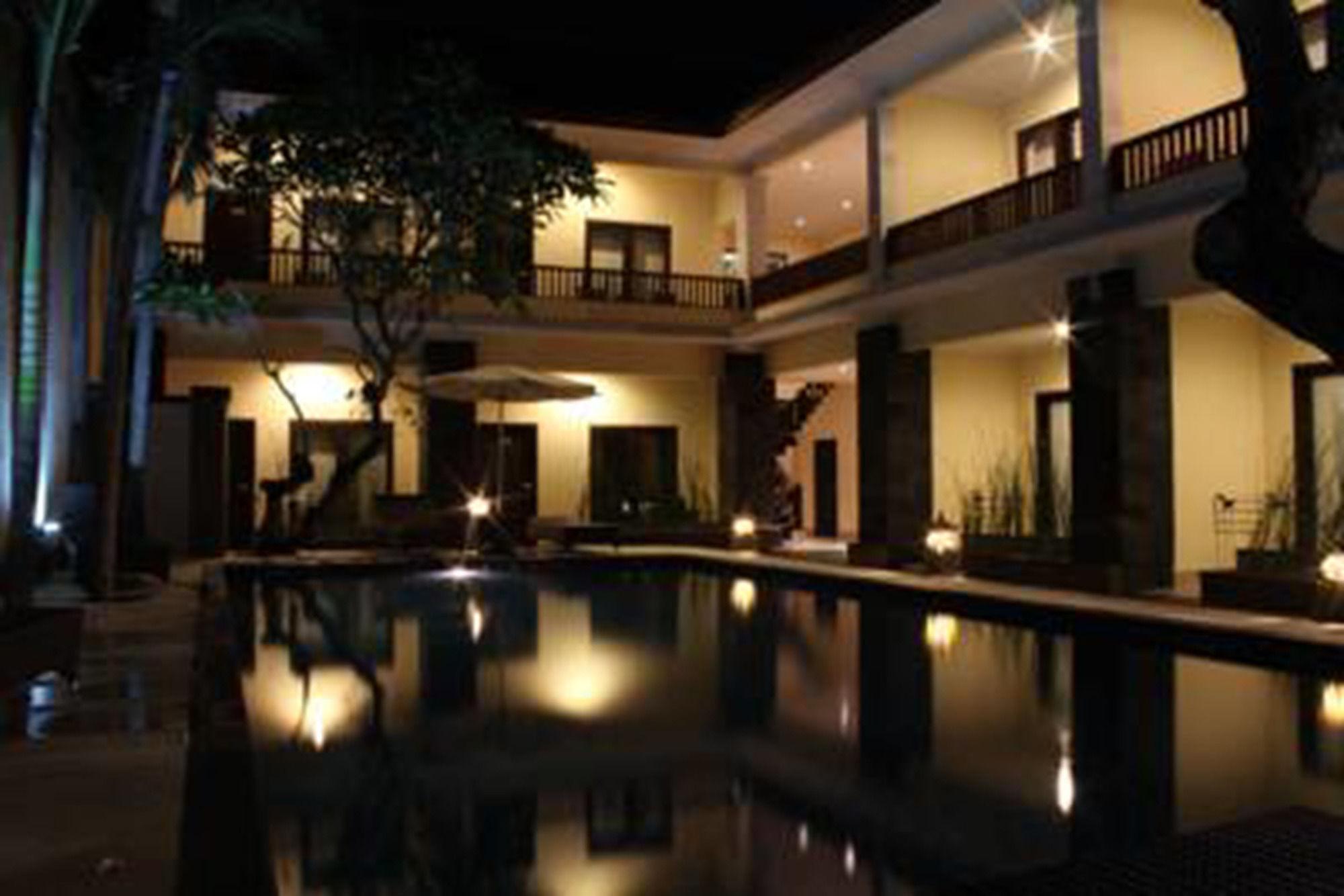 Radha Bali Hotel Кута Екстер'єр фото