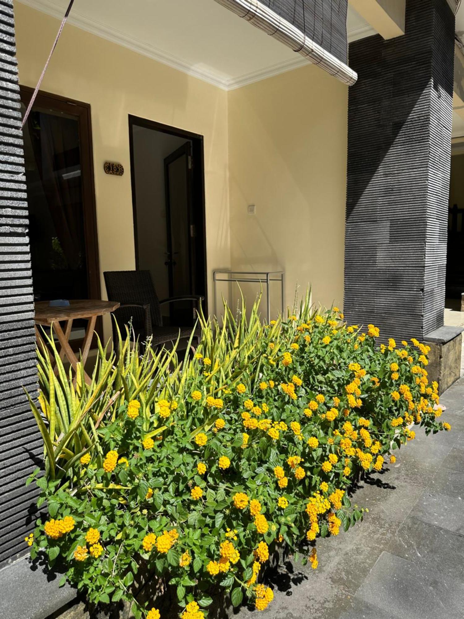 Radha Bali Hotel Кута Екстер'єр фото
