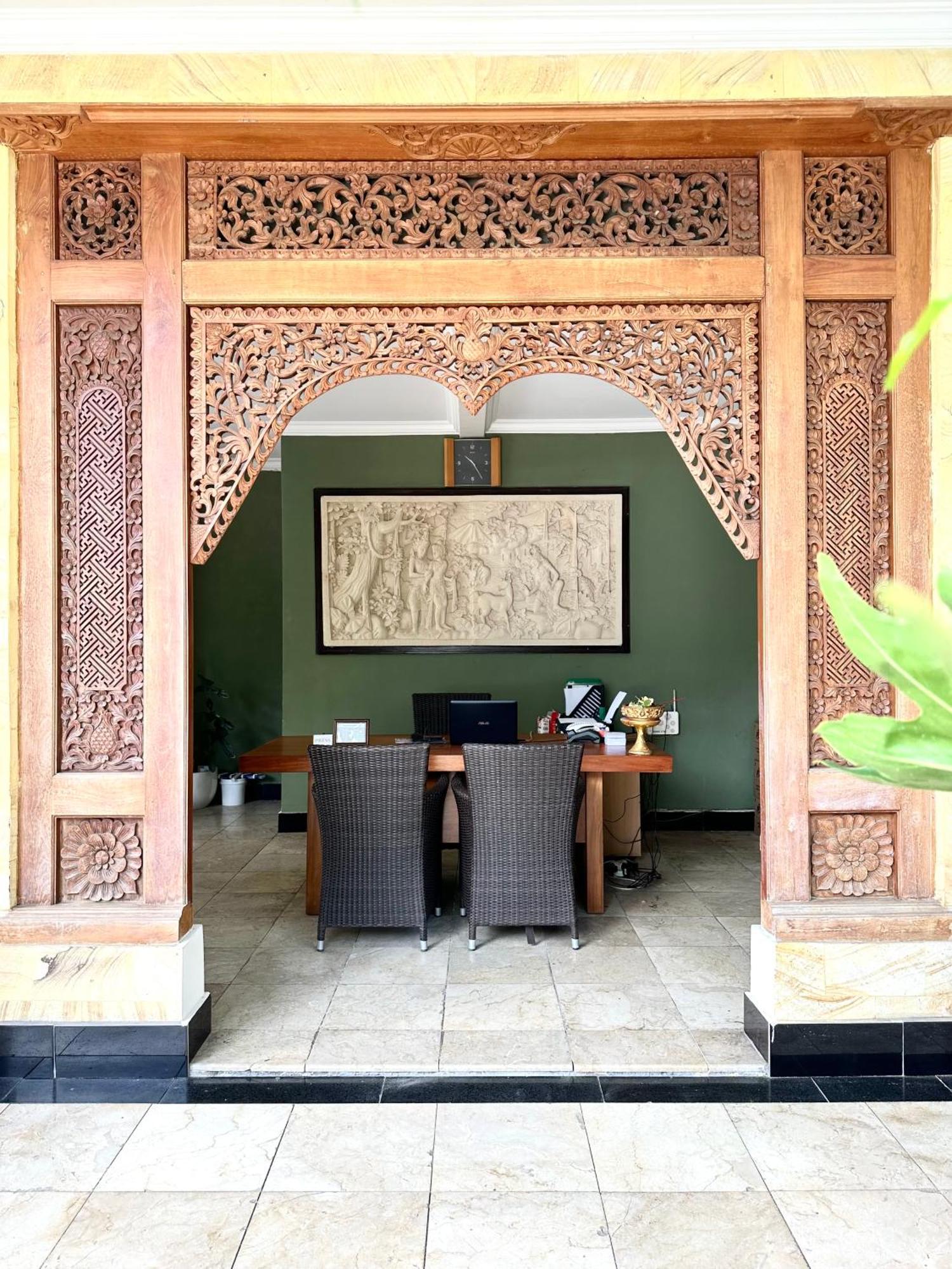 Radha Bali Hotel Кута Екстер'єр фото