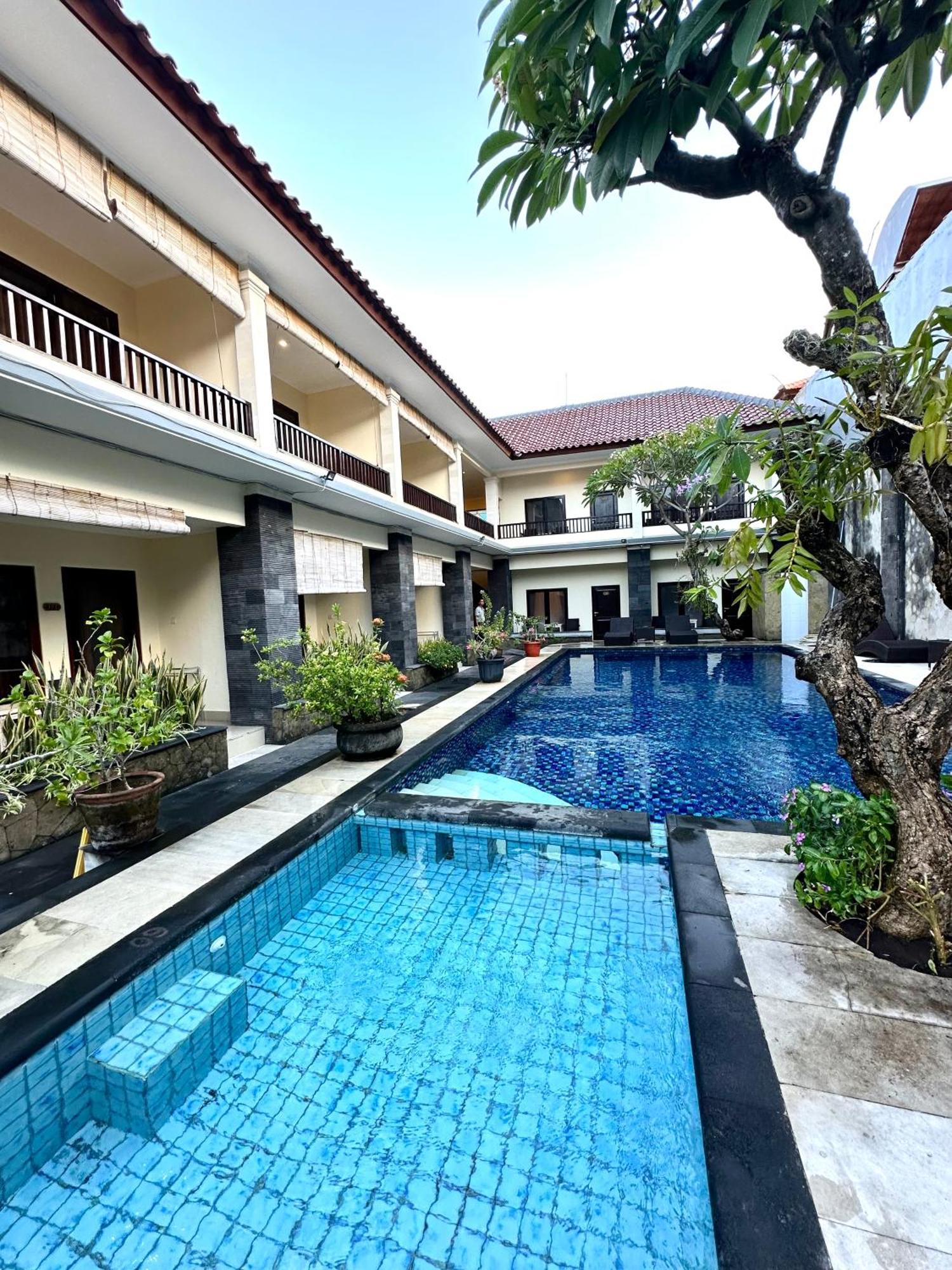 Radha Bali Hotel Кута Екстер'єр фото
